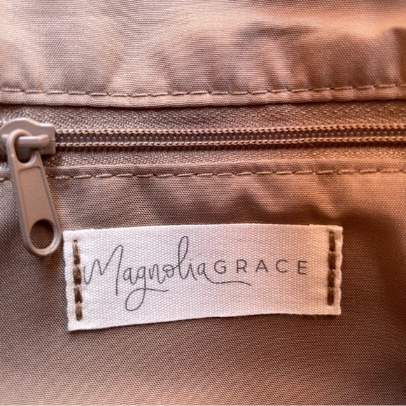 Magnolia Grace Allie Multi-pocket Crossbody Bag in Mustard color - Stitch Fix - Picture 5 of 7